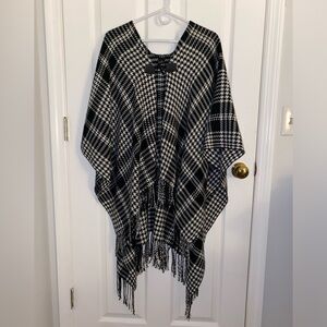 OSFM Black & White Houndstooth Poncho with Toggle Closure || One Size